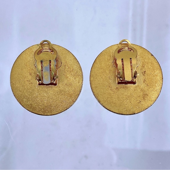 CHANEL Vintage Gold Sunburst CC Logo And Wood Clip Earrings - Picture 4 of 6